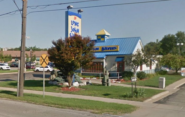 Long John Silvers - Holland - 275 E 8Th St (newer photo)
